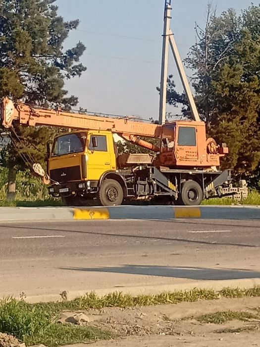 Avtokran sotiladi.
