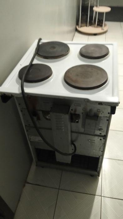 Продам эл плитку