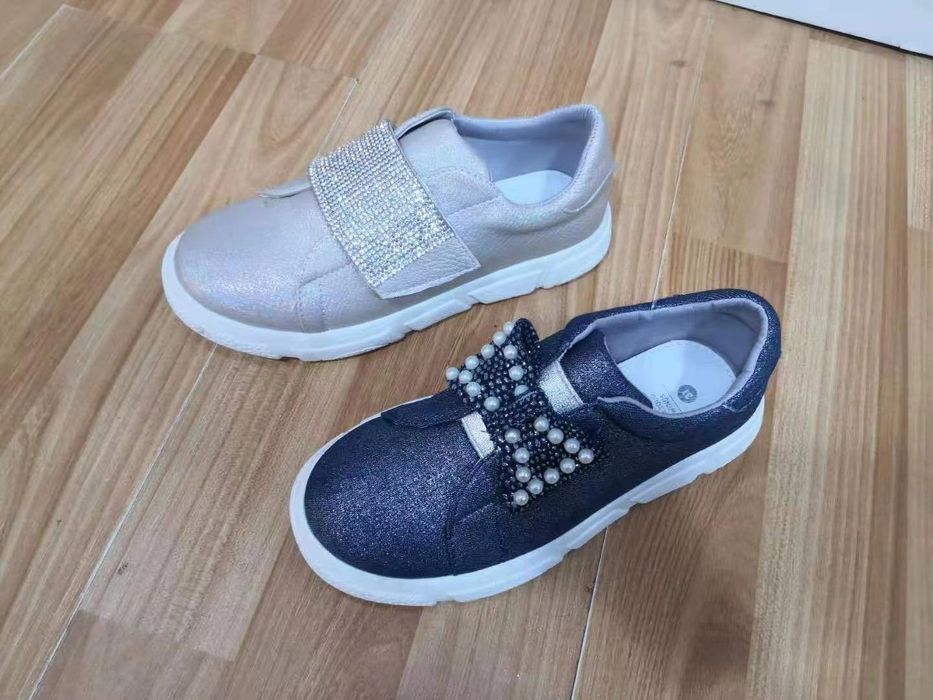 Продам новые макасы для девочки