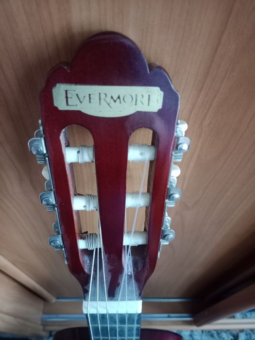 Продам гитару каустическая