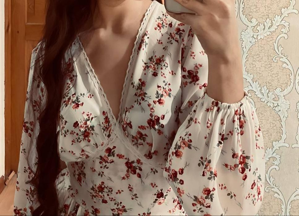 Очень красивое молодежное платье.