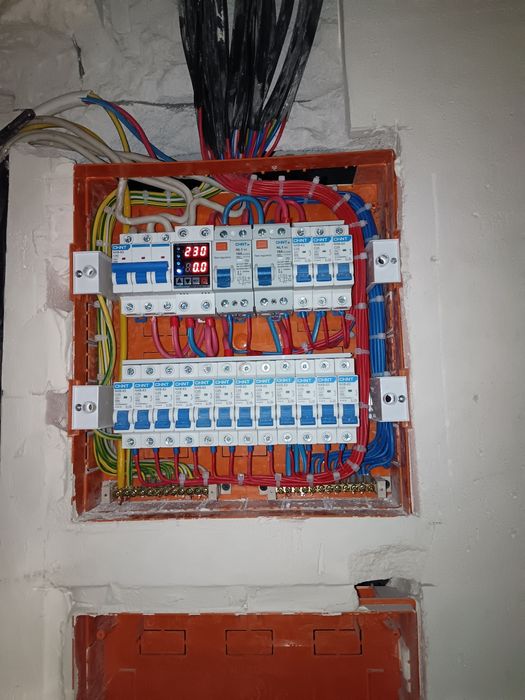 Erektrika ishlarini qilamiz