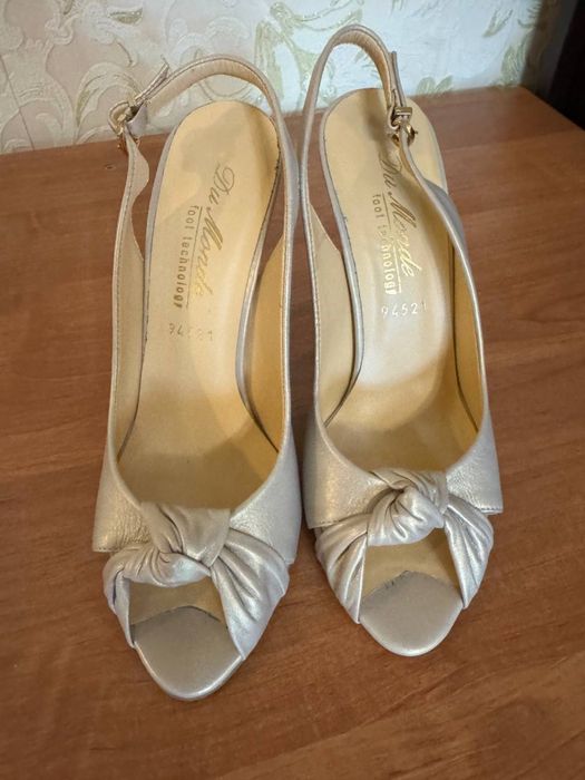 Босоножки женские