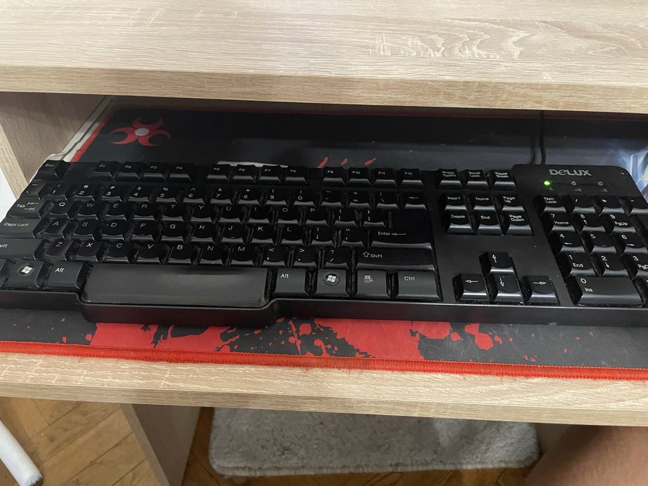 Calculator Monitor Tastatura Si Birou