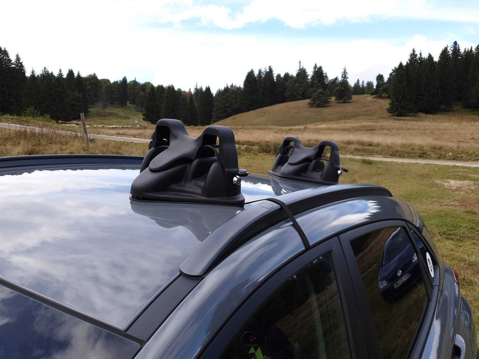 Suport schi Menabo Shuttle cu prindere magnetica, 2 perechi ski