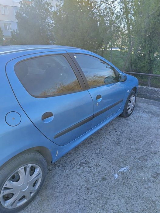 Продавам Peugeot 206