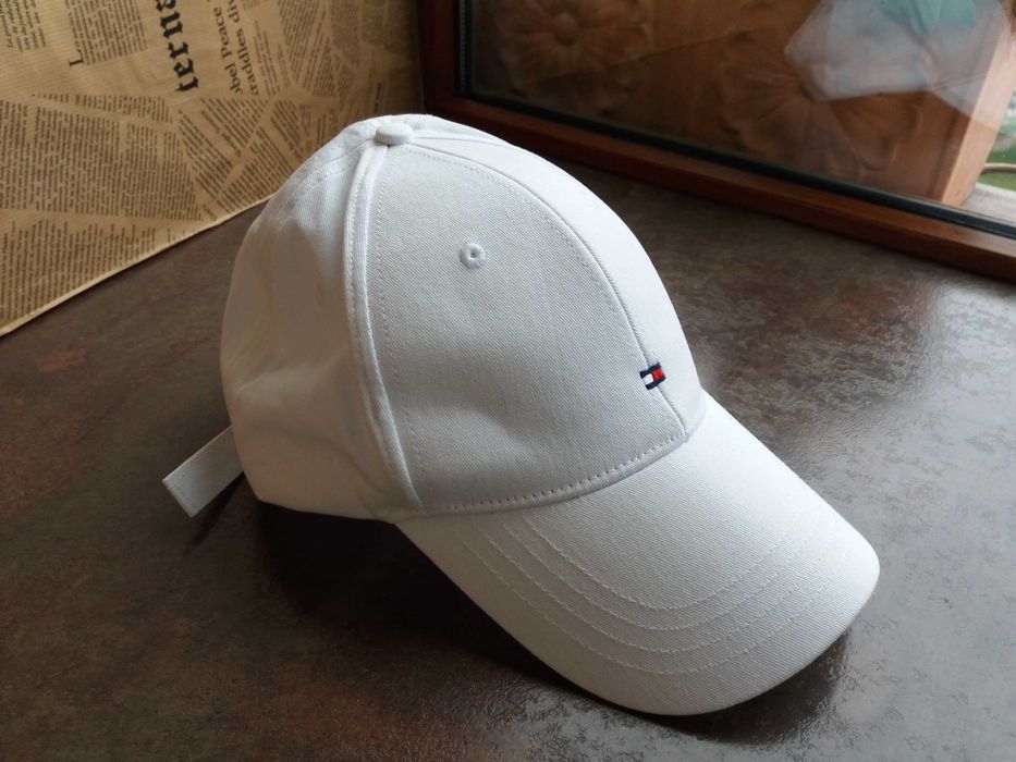 мъжка шапка с козирка  Tommy Hilfiger,бяла жокейка ,нова