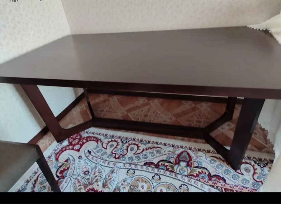 Стол со стульями