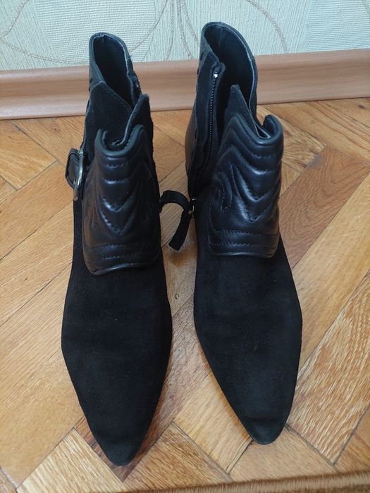 Дамски боти остри на Zara