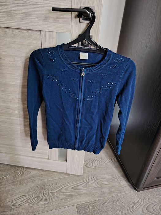 Продам школьную кофту на девочку 10, 11 лет.