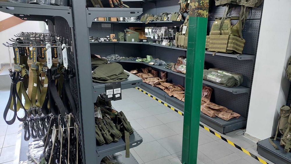 Стелаж за дрехи за магазин