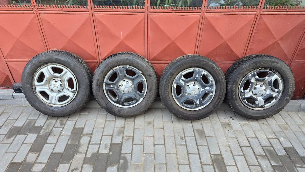 Jante cu anvelope Duster 215 65 16 m+s