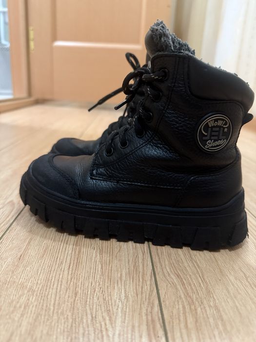 Продам ботинки  зимние для мальчика