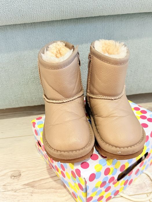 Продам угги зимние рр 26