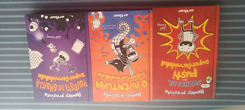 Vând volumele 1-3 Jurnalul unui Puști superformidabil