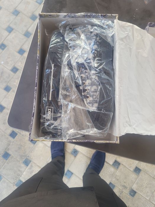 Yangi oyoq kiyim. Dior