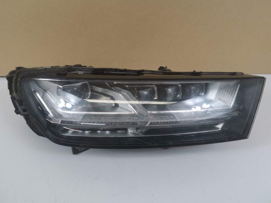 Ауди Q7 / Audi Q7 4M Десен фар Full Led Matrix с жълта дневна светлина