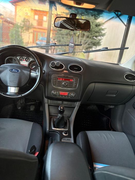 FORD Focus 2011 — imagine 5