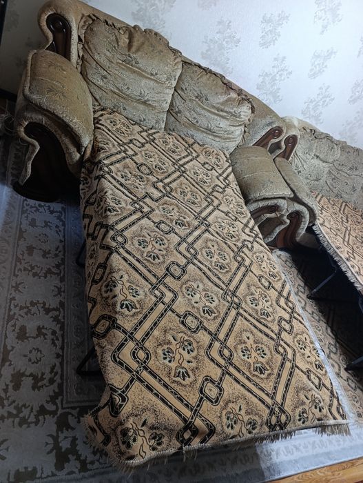 Диван 2 штуки по цене одной.