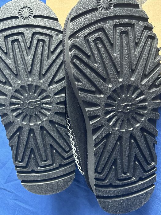 UGG Tazz masura 37 noi in cutie