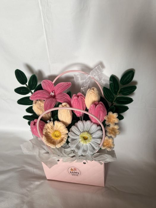 Flori realizate manual