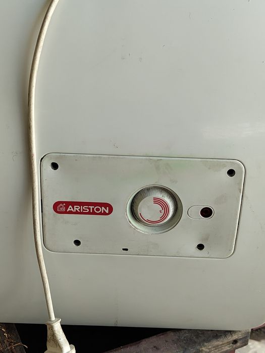 Продам водонагреватель Аристон