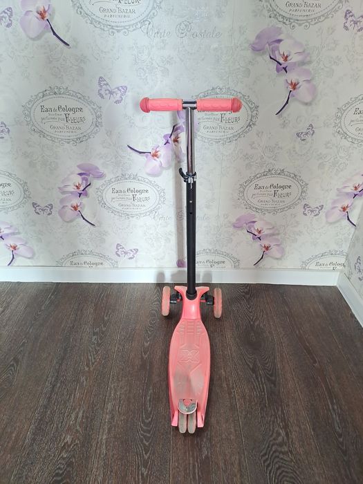 Самокат розовый детский