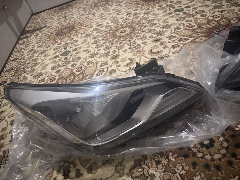 Продам передние фары на хёндай