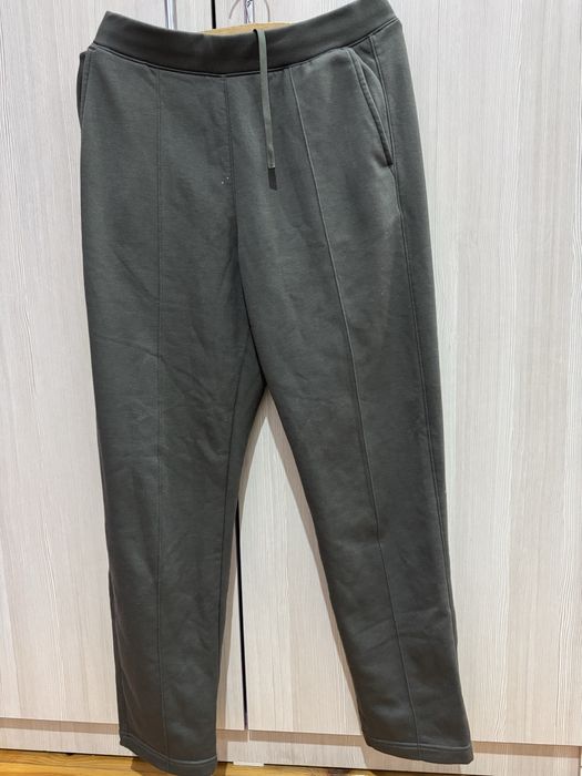 Джинсы и спортивные трико