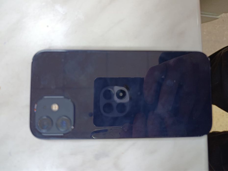 Продам айфон 12