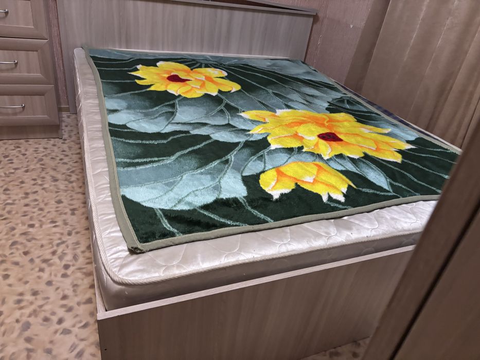 Тахта без матраса