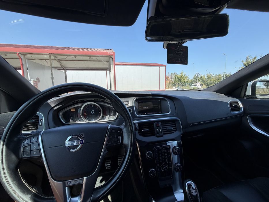 Volvo V40 D3 R-Design • 2014 • 2.0 Diesel 5 cilindri • 150 CP
