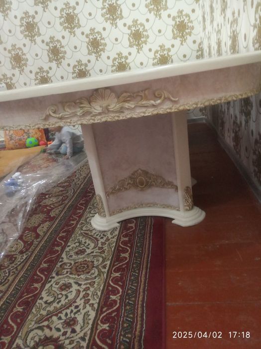 Продается стол стулья 12 стульев