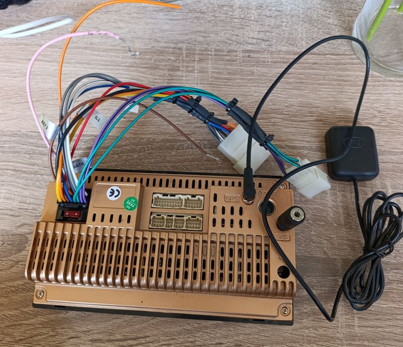 Продавам Мултимедия за Тойота Корола Версо 2004-2009