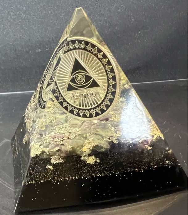 Пирамида привлича успех и пари