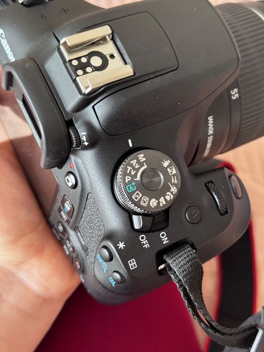 Фотокамера Canon.