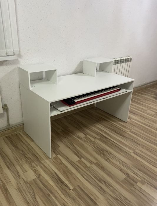 Компьютерный стол для студии срочно