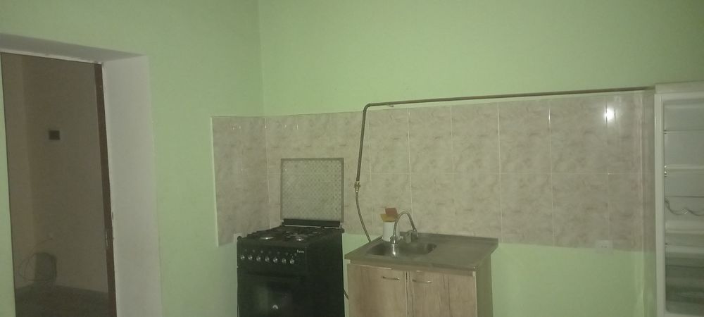 Карши шахар янги бозор олдидан 2 хонали янги дом квартирага берилади.