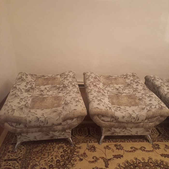 Продаётся диван и кресла