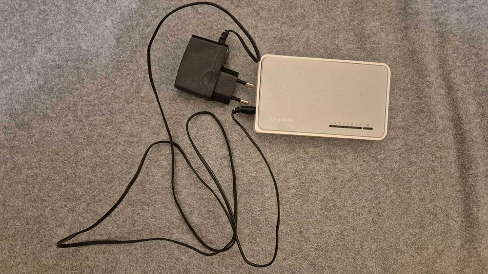 Суич TP-Link TL-SF1008D