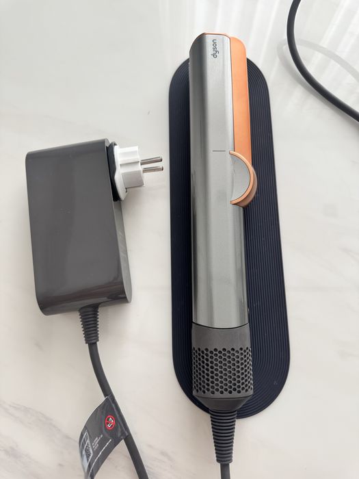 Dyson фен - выпрямитель