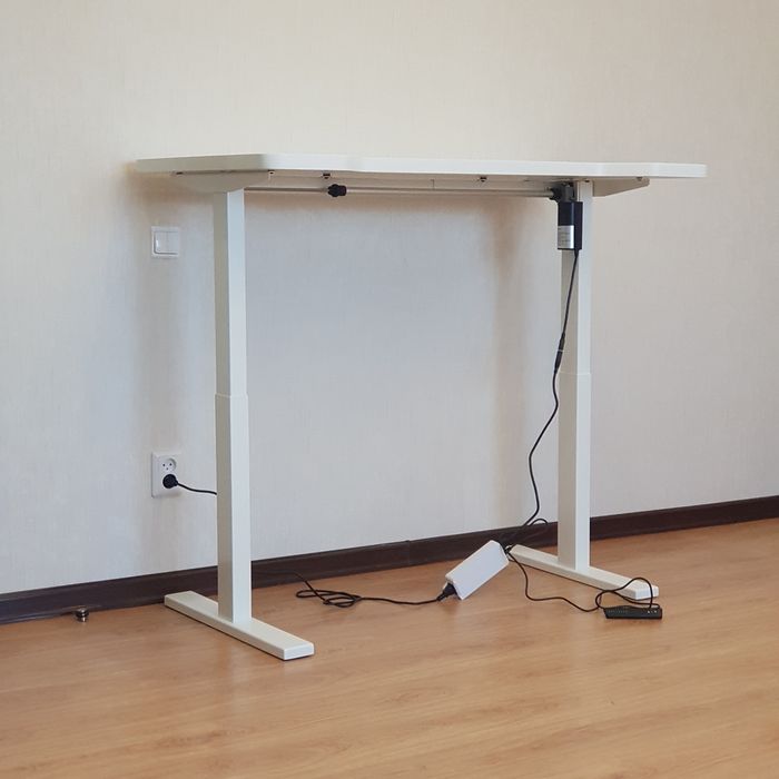 Регулируемый стол