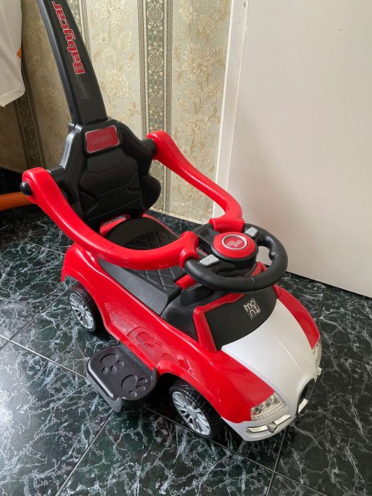 Кола за бутане с дръжка Moni Rider Червена