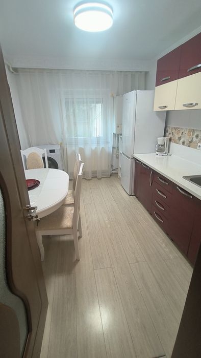 Proprietar, închiriez ap 3 cam, 2 bai, in vila