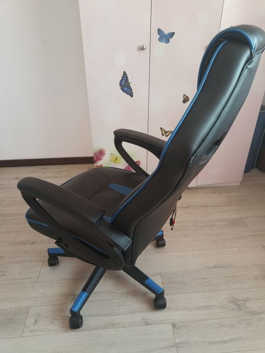Scaun de Gaming Genator cu perna si masaj.