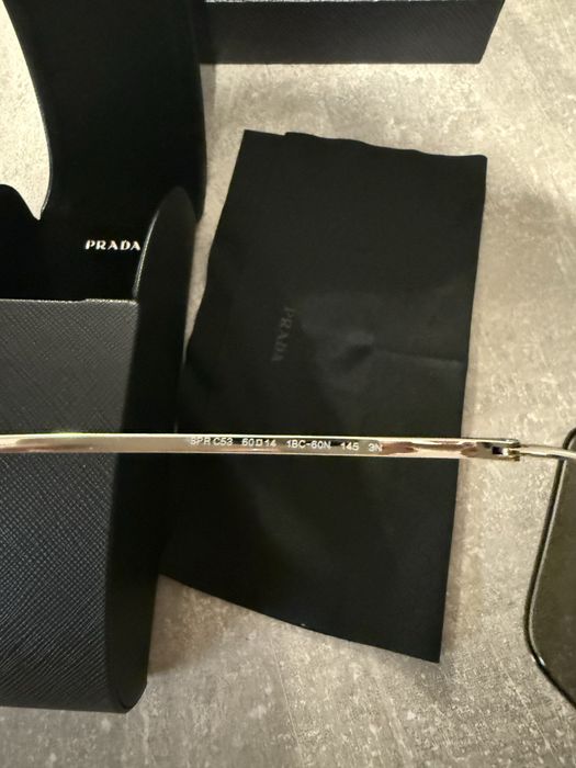 Слънчеви очила “Prada”