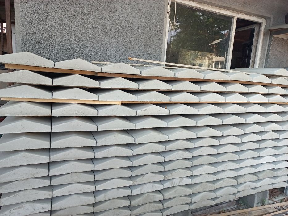 Producator stalpi de beton,spalieri vie gard  2m ,2,2m,2.4,capace