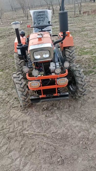 Traktor sotiladi