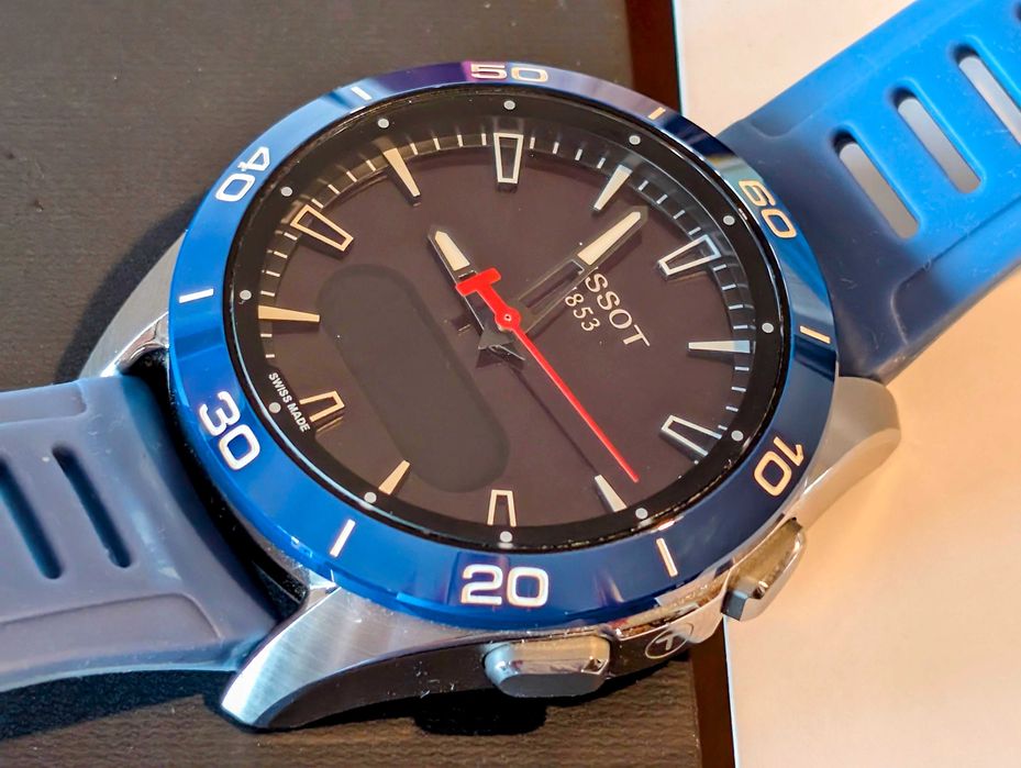 Хибриден смарт часовник Tissot T-Touch Connect Sport в гаранция