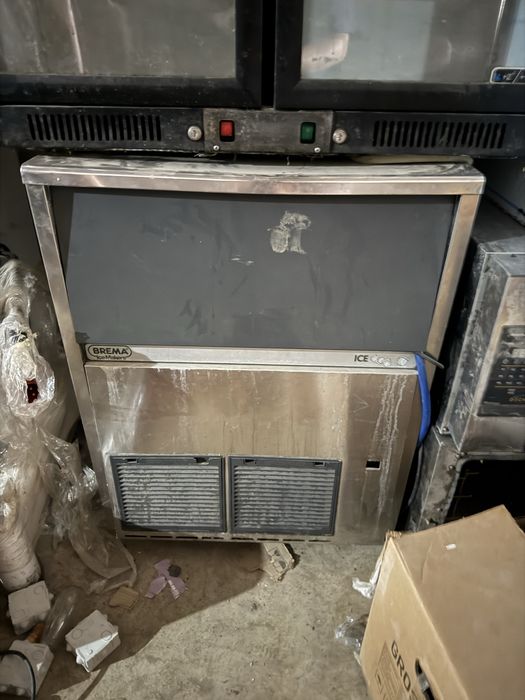 Продается витринный холодилник